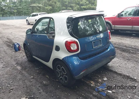 2017 Smart Fortwo Passion/Prime/Proxy/Pure z USA, uszkodzony, nr VIN WMEFJ5DA7HK196852